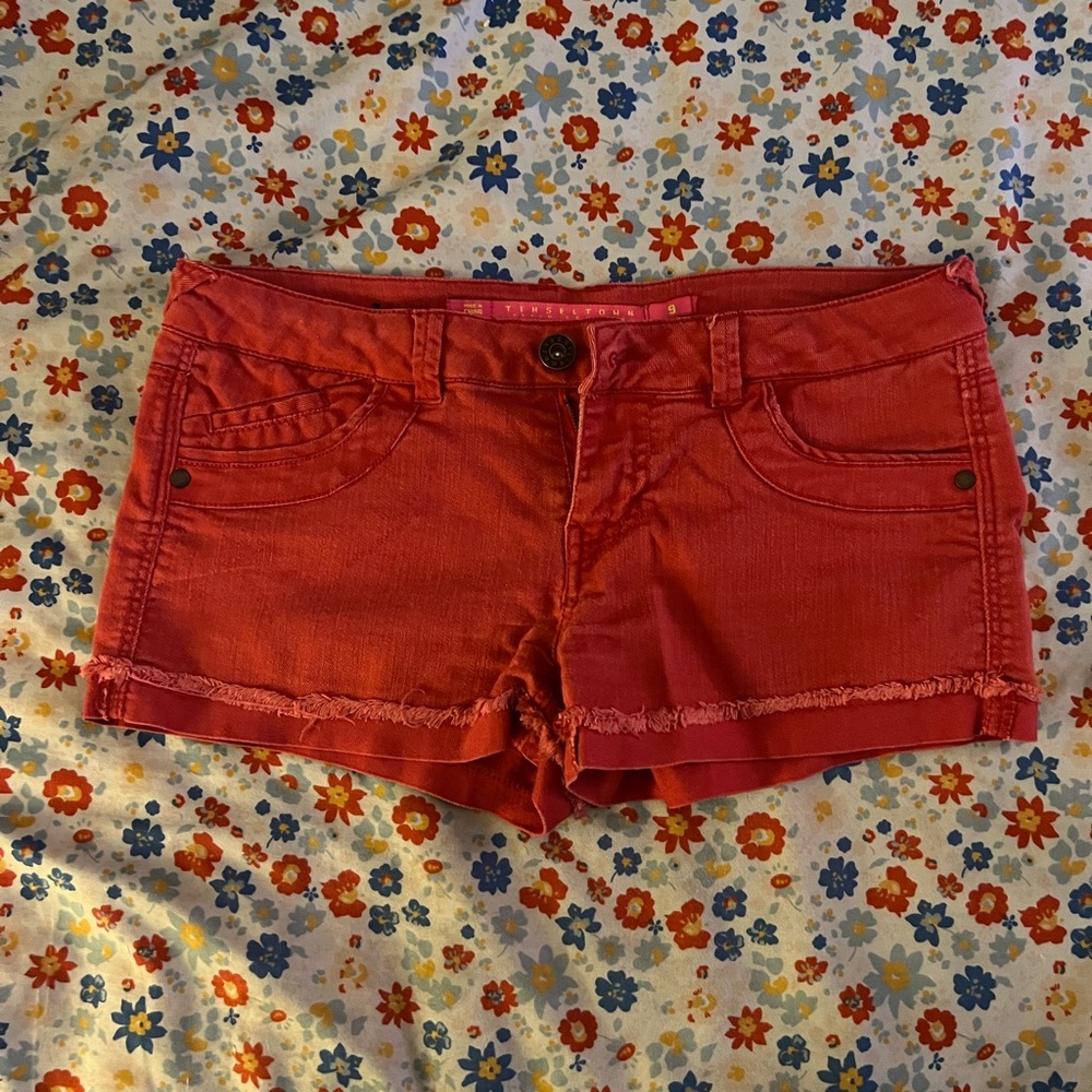 Size 9 Tinseltown red jean shorts